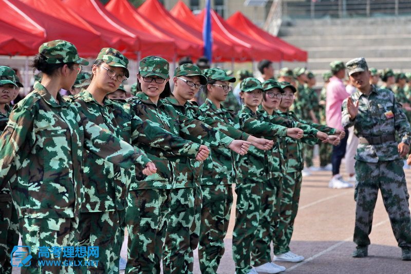 【定格】内蒙古大学3000多名新生迎来开学＂第一课＂军训